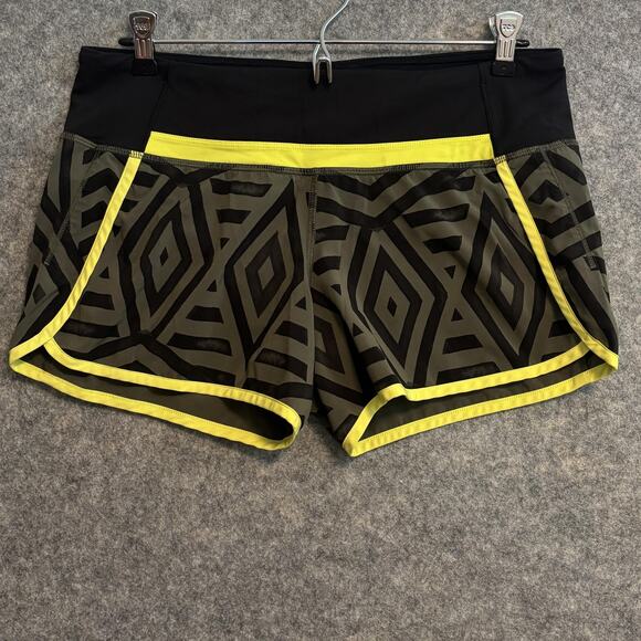 Lululemon Shorts Womens 6 Black Yellow Geo Print Speed Athleisure Running Camo - Picture 1 of 9